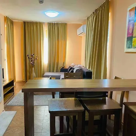 A Cozy Apartment With A View Of The Mountain!
